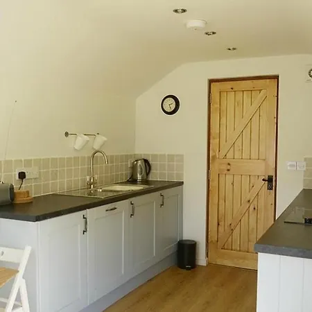 Secluded Beckside Cabins At The Edge Of Ullswater Lake